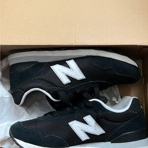 New Balance Men's Black and White Sneakers